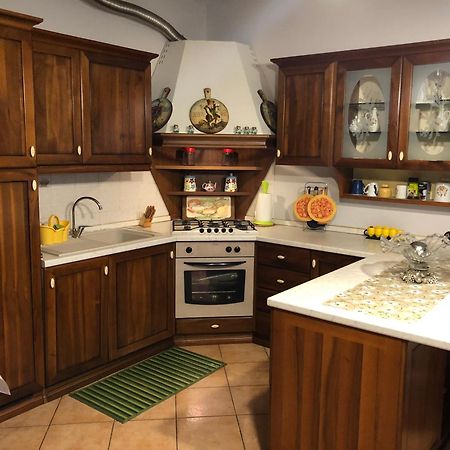 Monica'S Villa 菲亚诺罗马诺 外观 照片